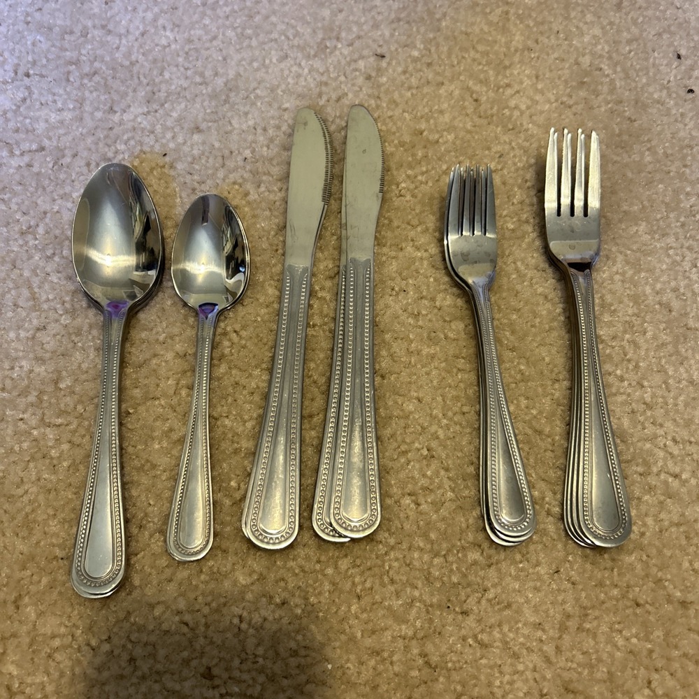 18 Piece Wallace Silversmiths Continental Bead 18/10 stainless steel flatware